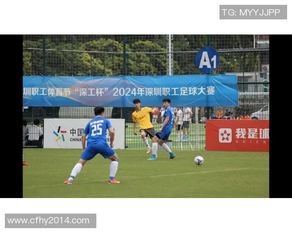 足球明星共同表达团结精神的精彩瞬间展现团队力量与友谊 足球明星共同表达团结精神的精彩瞬间展现团队力量与友谊